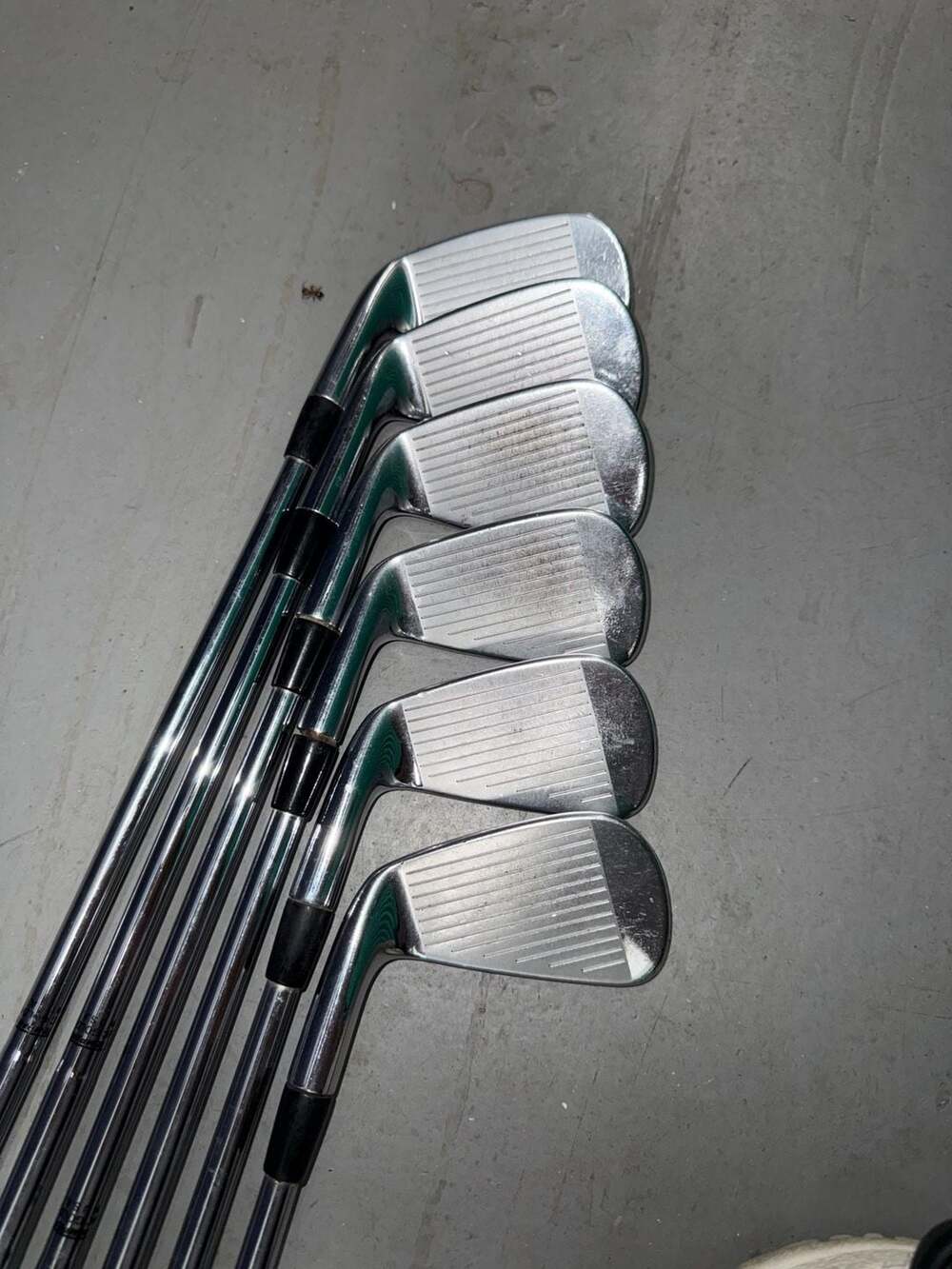 Titleist AP2 710 Forged Iron Set 4-PW Dynamic Gold S300 Stiff Steel - Picture 7 of 13